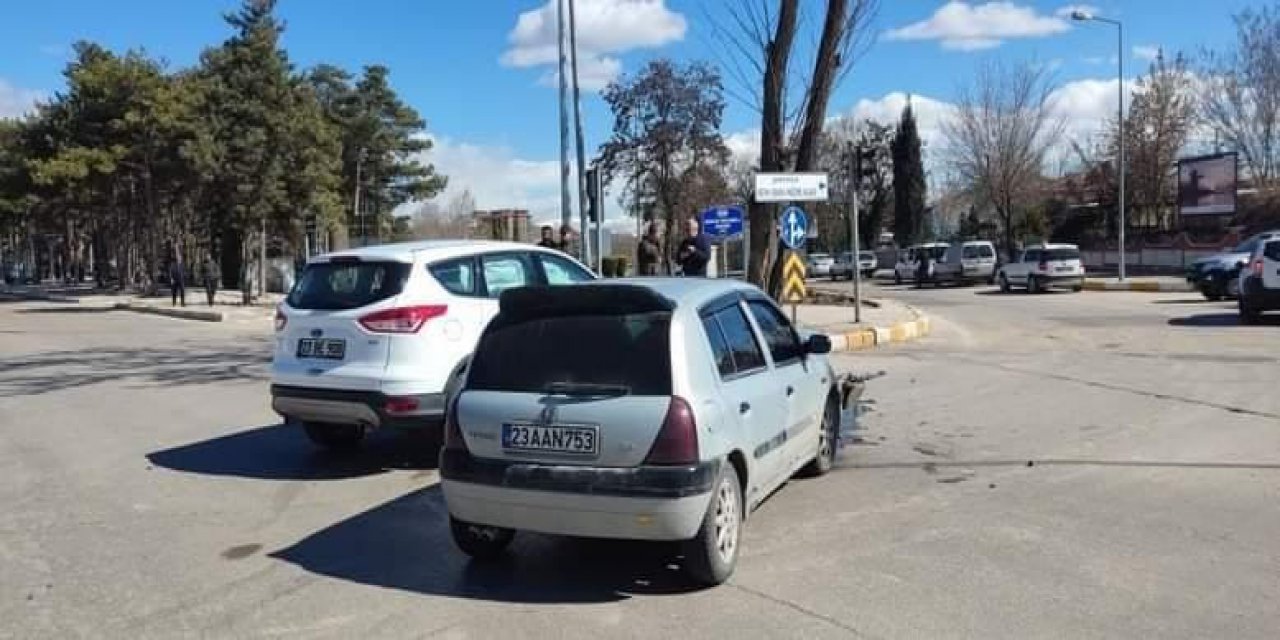 iki otomobilin çarpışması sonucu 1 kişi yaralandı.