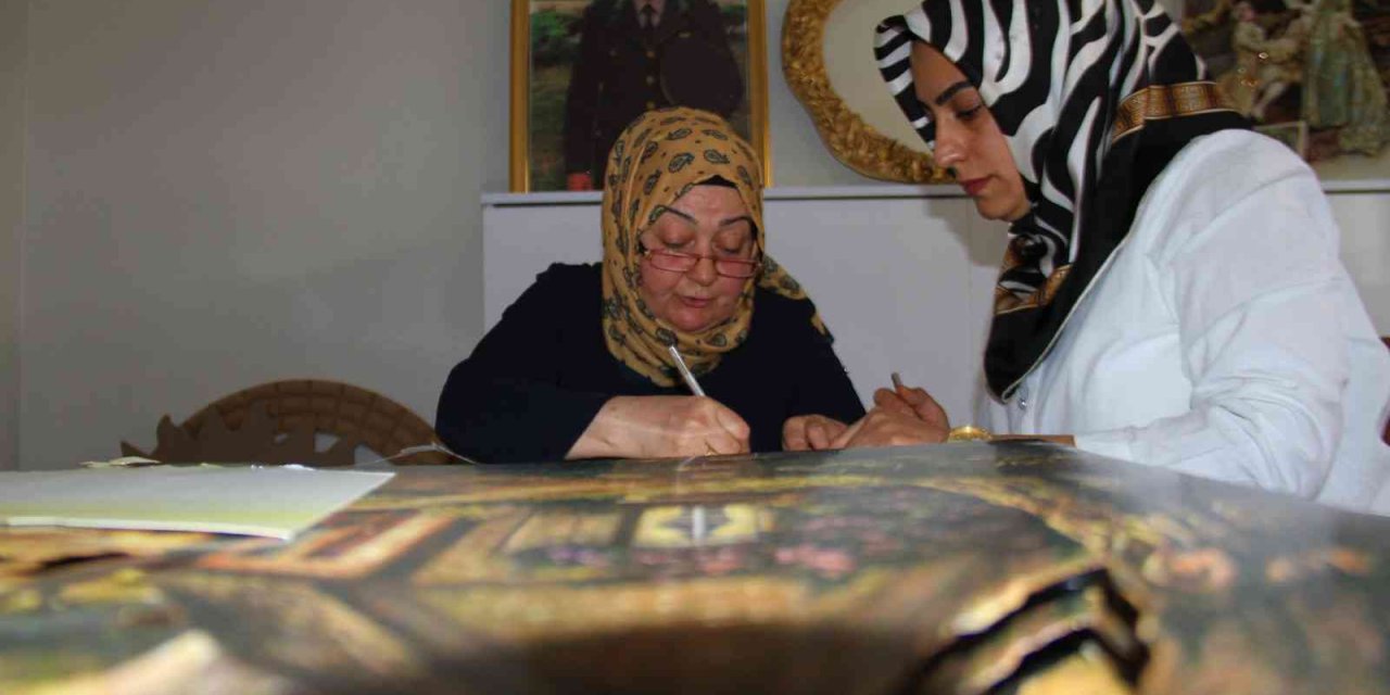 Şehit oğlunun fotoğrafını yapmak için rölyef sanatına başladı