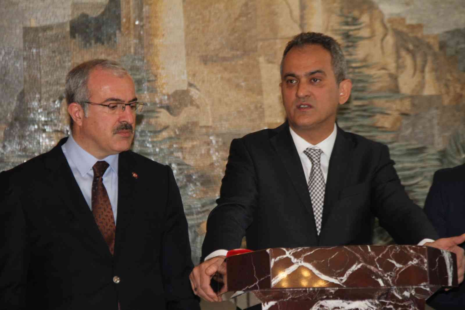 Milli Eğitim Bakanı Mahmut Özer: “364 milyonluk mevcut yatırımlara ilave olarak 1 milyarlık yatırımı Elazığ’a kazandırmış olduk”