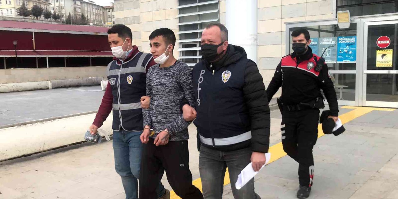 Turisti ve yoldan geçen birini yaralayan suç makinesi tutuklandı