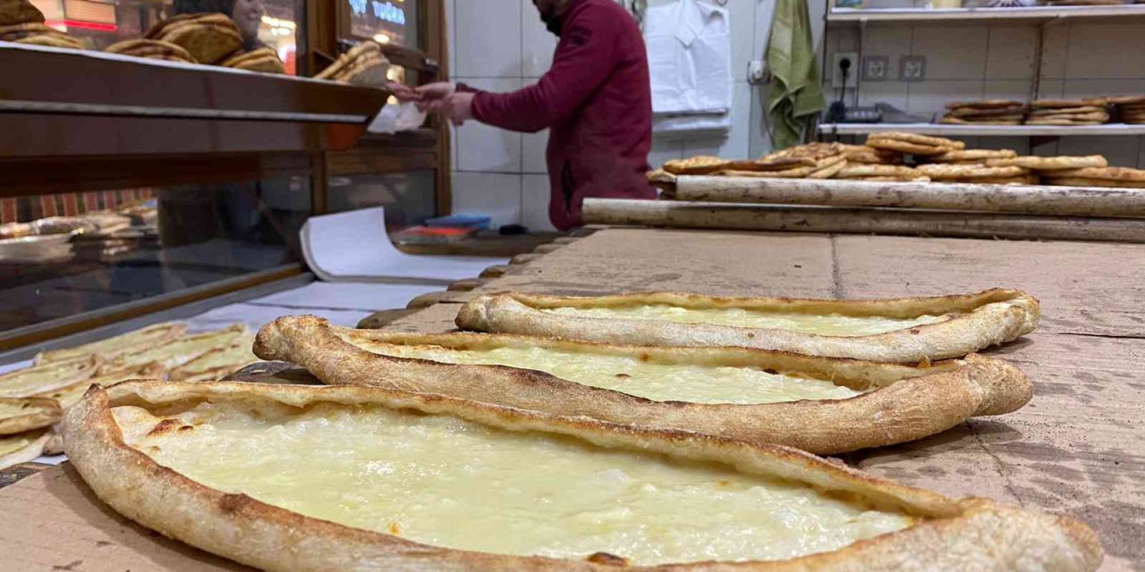 Sofraların vazgeçilmez lezzeti ’Peynirli Ekmek’