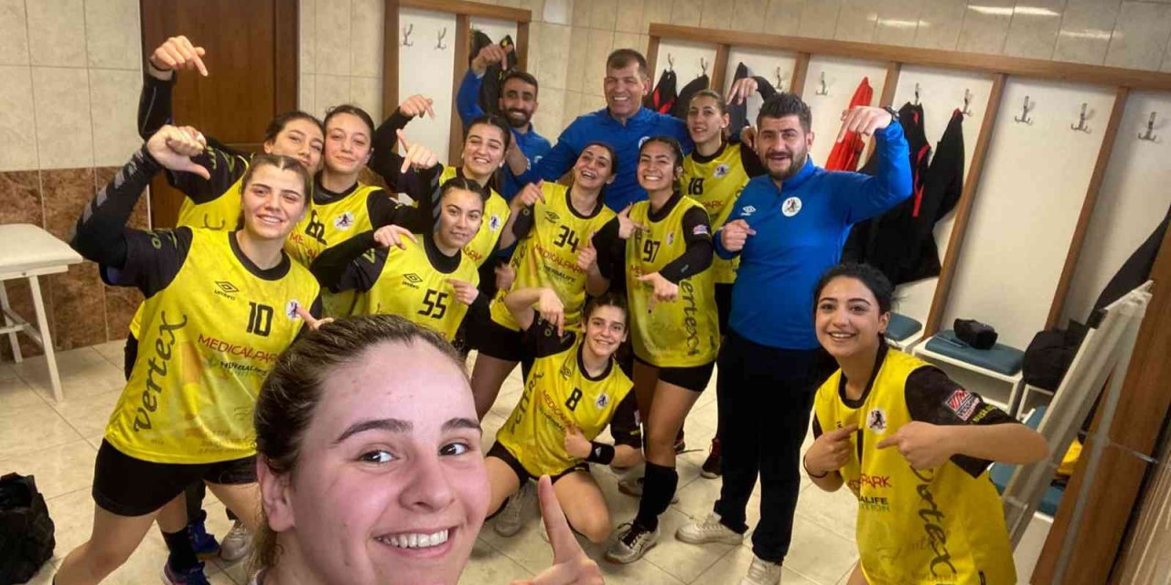 Kadınlar Hentbol 1. Ligi: Olimpik Pazar: 22 - Elazığ SYSK: 26