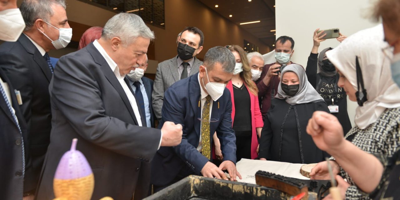 Hasta ve yakınlarının yaptığı el emekleri görücüye çıktı