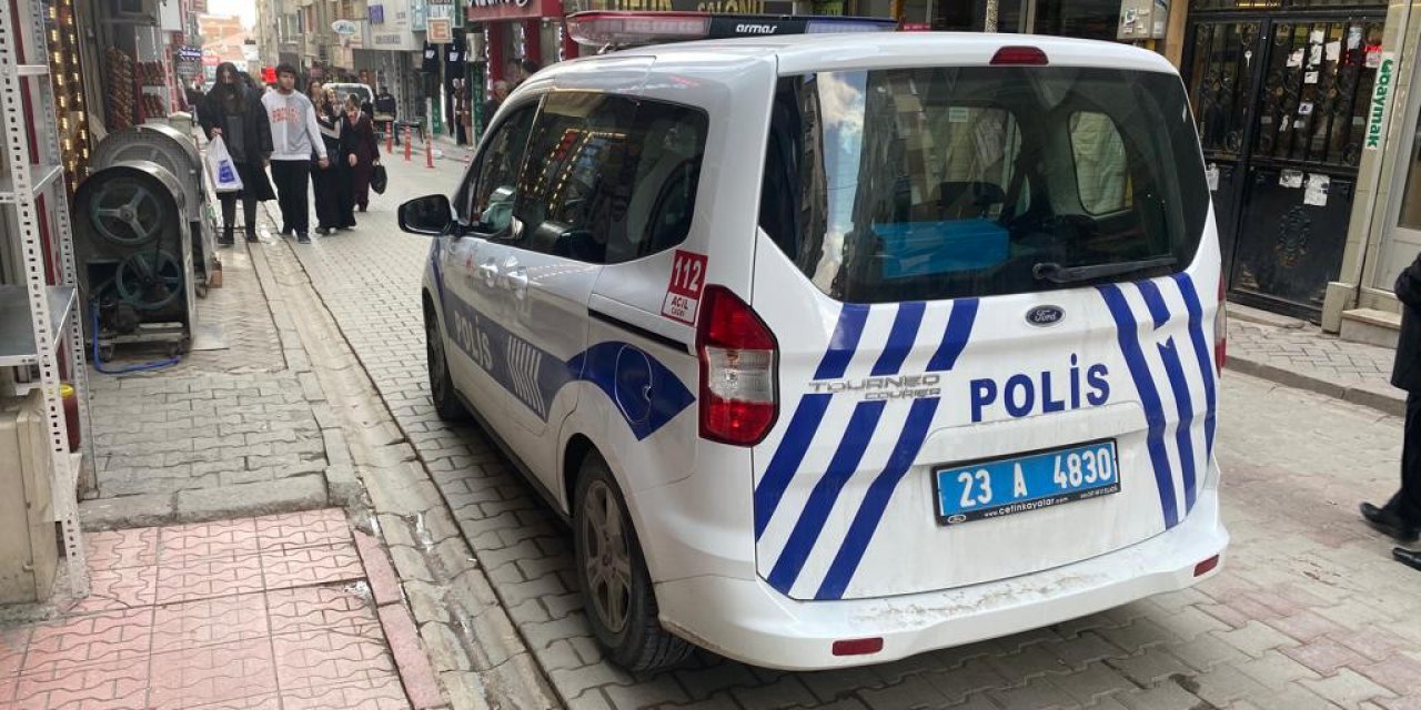 Yan baktın meselesi bıçaklı kavgaya dönüştü: 1 yaralı