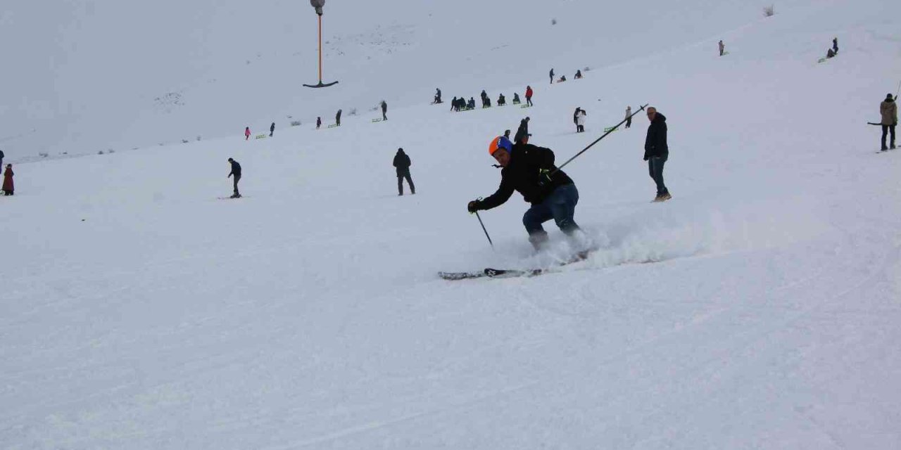 Elazığ Hazarbaba Kayak Merkezinde sezon uzatıldı
