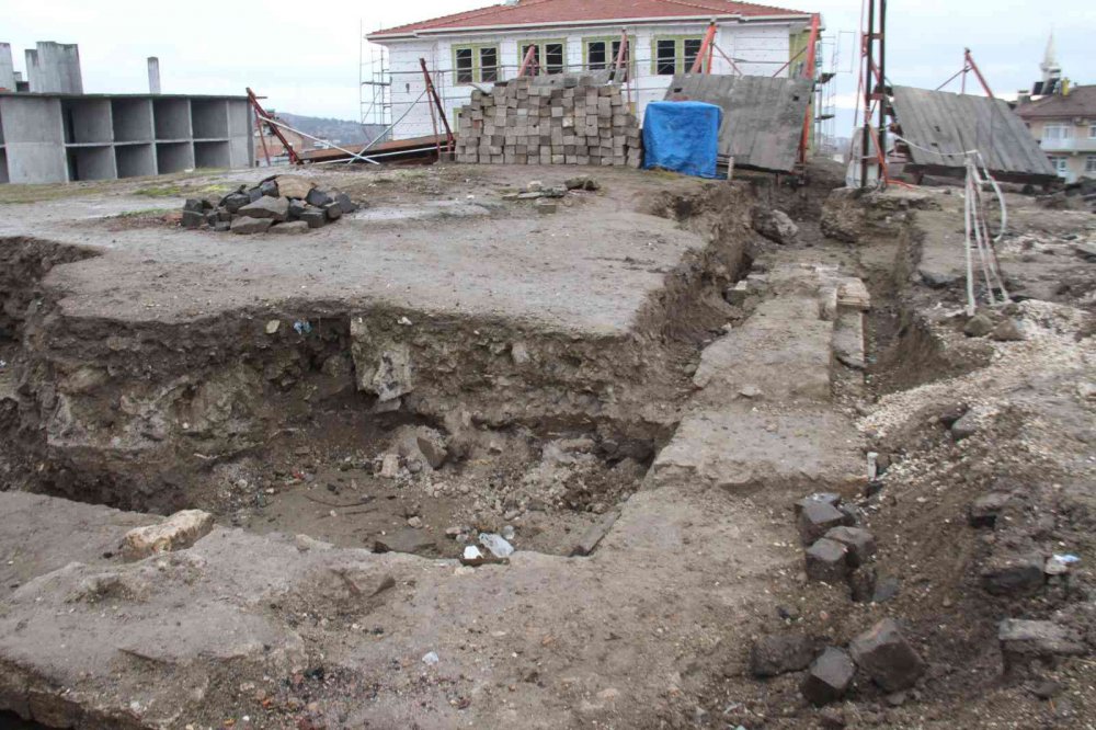 Roma dönemine ait kilise bulundu