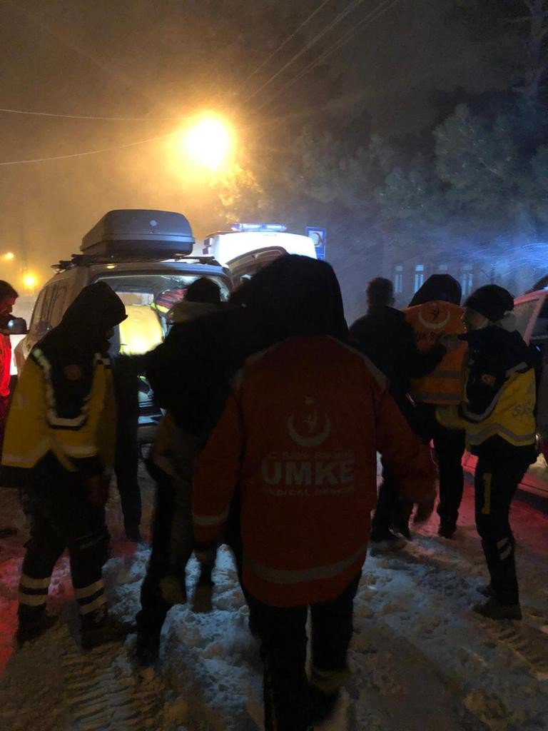 Elazığ’da hasta çocuğu UMKE ekipleri kurtardı