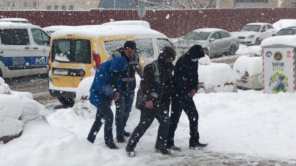 Elazığ’da hırsızlık şüphelileri polis ekipleri tarafından yakalandı