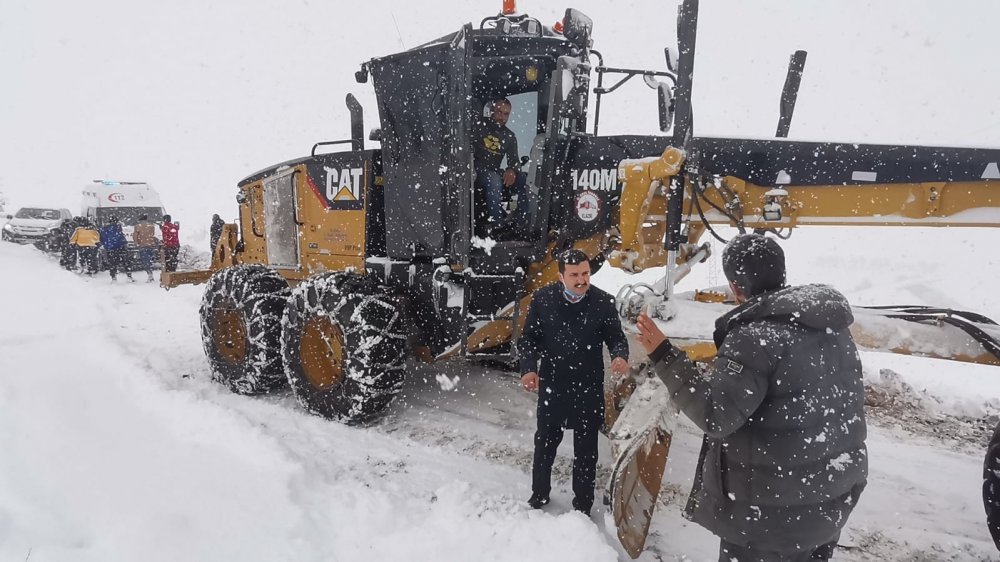 Elazığ’da mahsur hastanın yardımına sağlık ekipleri yetişti