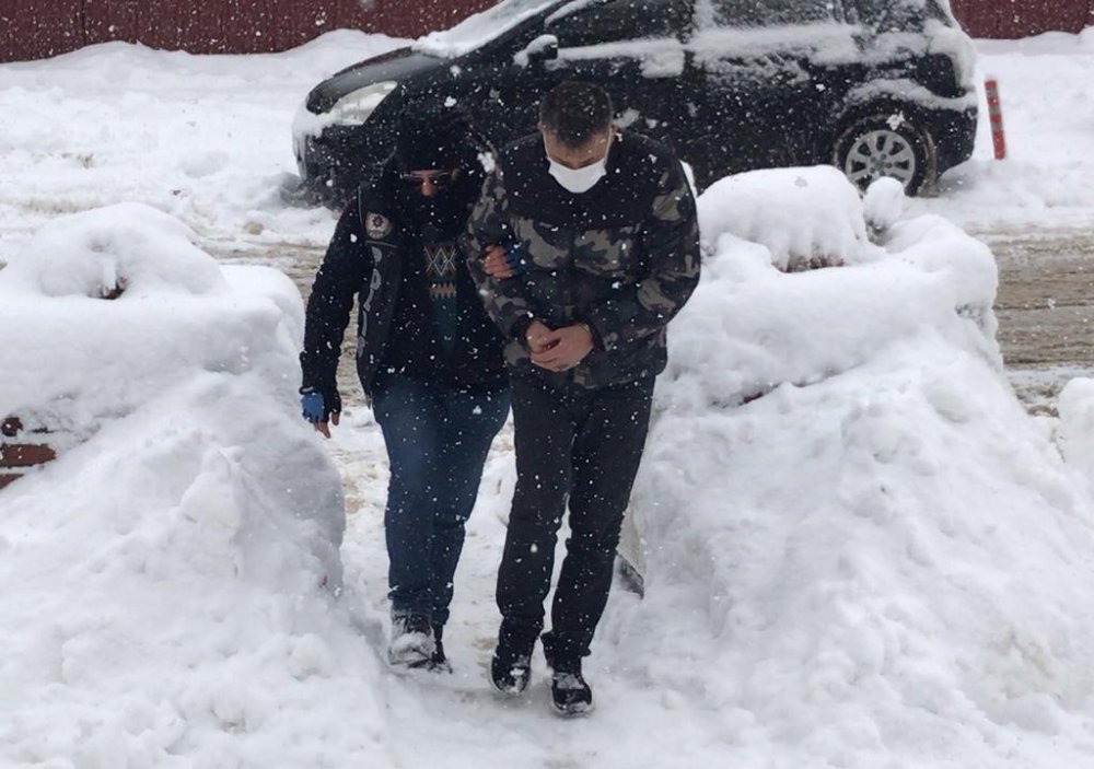 Uyuşturucu satarken suçüstü yakalanan şahıs tutuklandı