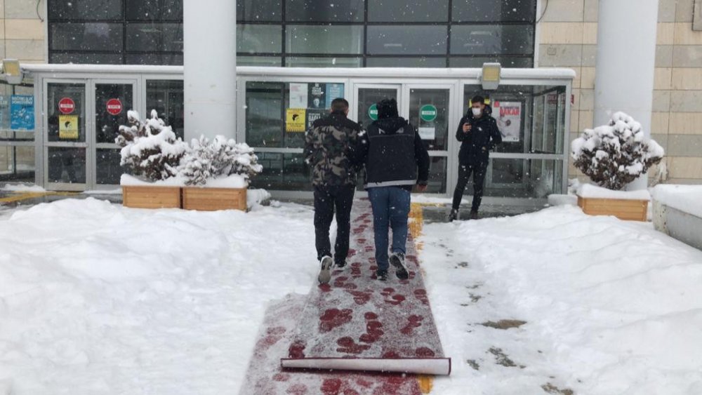 Uyuşturucu satarken suçüstü yakalanan şahıs tutuklandı