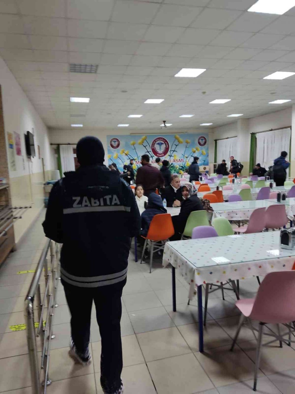 Yollarda mahsur kalan vatandaşlar yurt ve otellere yerleştirildi