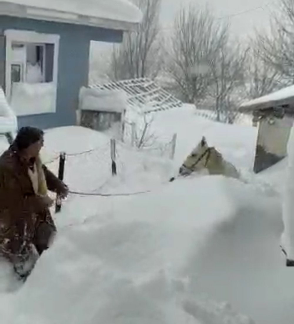 Kar kalınlığı insan boyuna yaklaştı