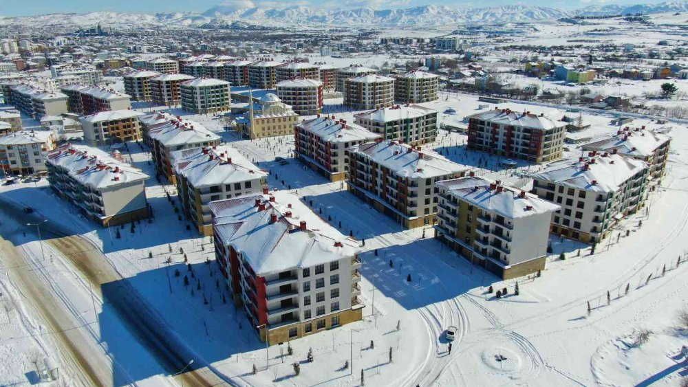 Depreminin ardından 17 bin 95 konut ve 243 iş yeri hak sahiplerine teslim edildi