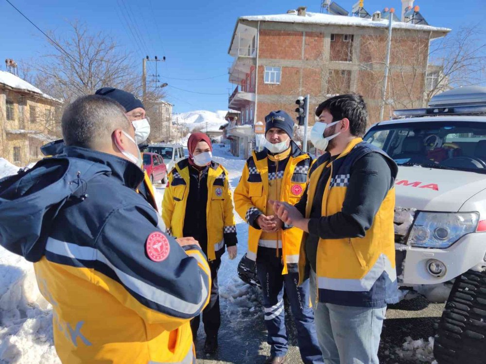 İl Sağlık Müdürü Prof. Dr. Polat, hasta kurtarma operasyonuna katıldı