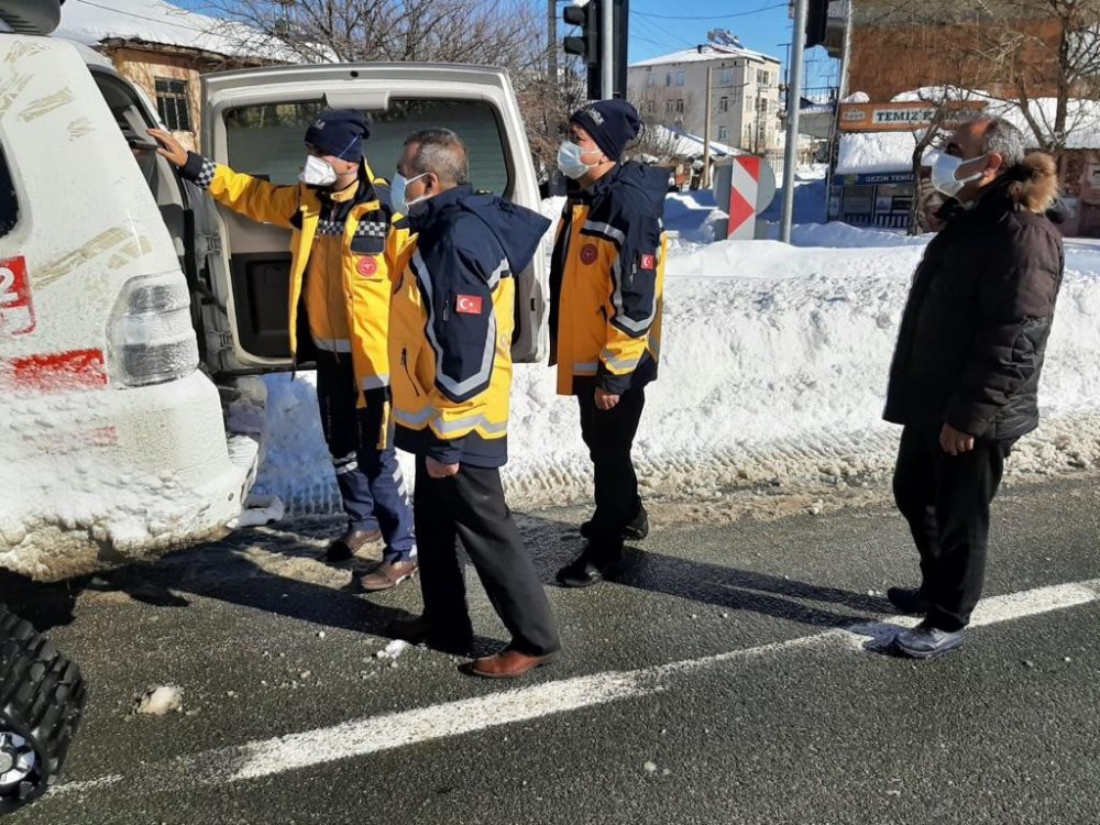 İl Sağlık Müdürü Prof. Dr. Polat, hasta kurtarma operasyonuna katıldı