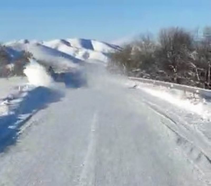 Kar manzarası çekmek isterken kaza anını çektiler