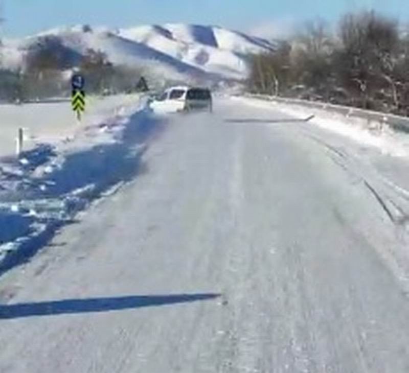 Kar manzarası çekmek isterken kaza anını çektiler