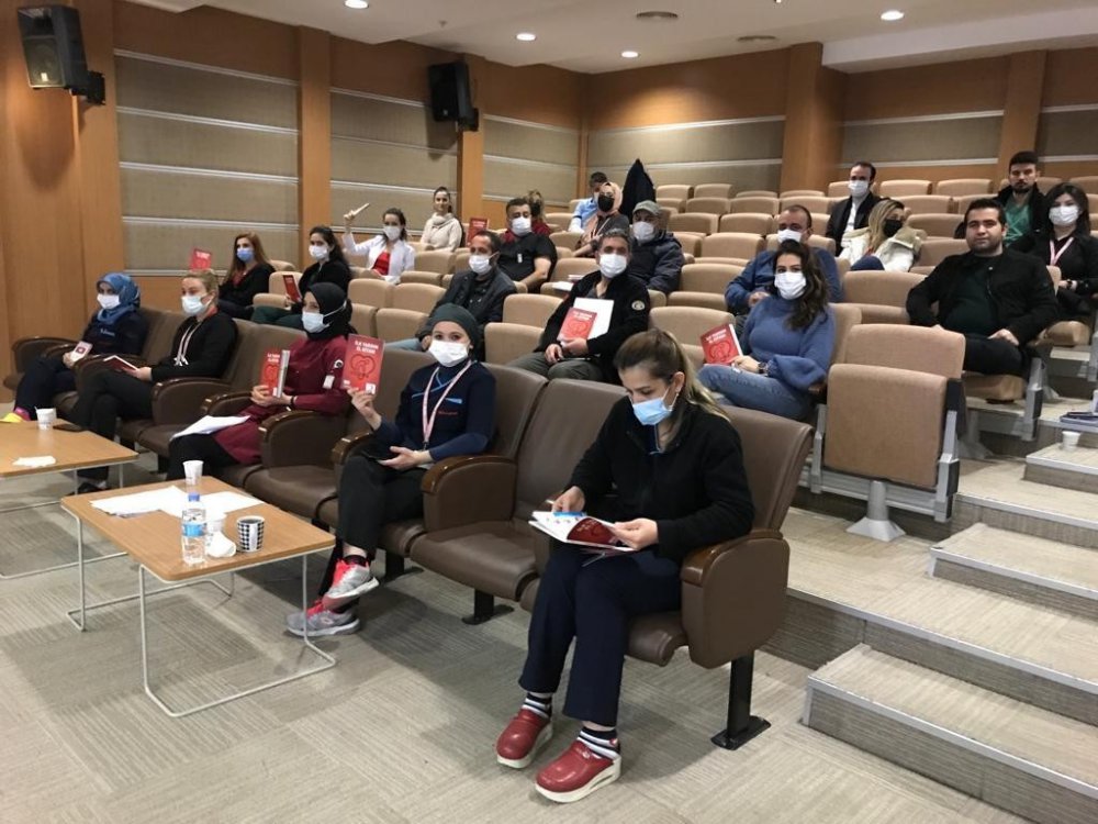 Kızılay tarafından hastane çalışanlarına ilk yardım eğitimi verildi