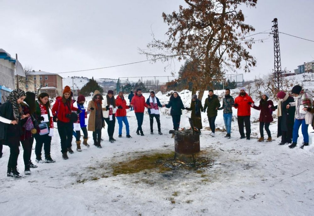 Gençler Hazarbaba Kayak Merkezi’nde eğlendi