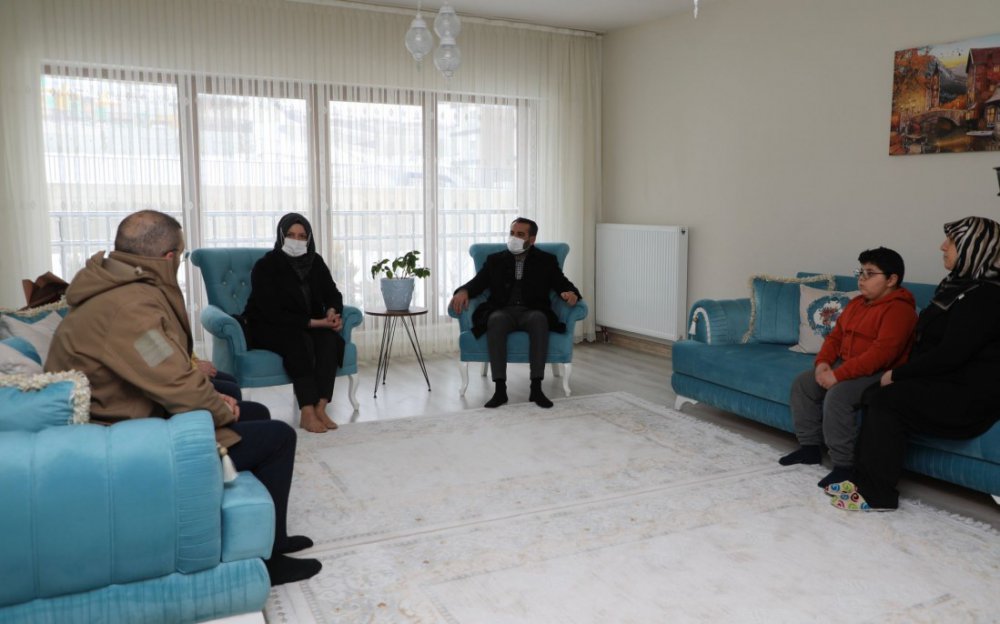 Belediye Başkanı Şerifoğulları, depremde yakınlarını kaybeden ailelerle bir araya geldi