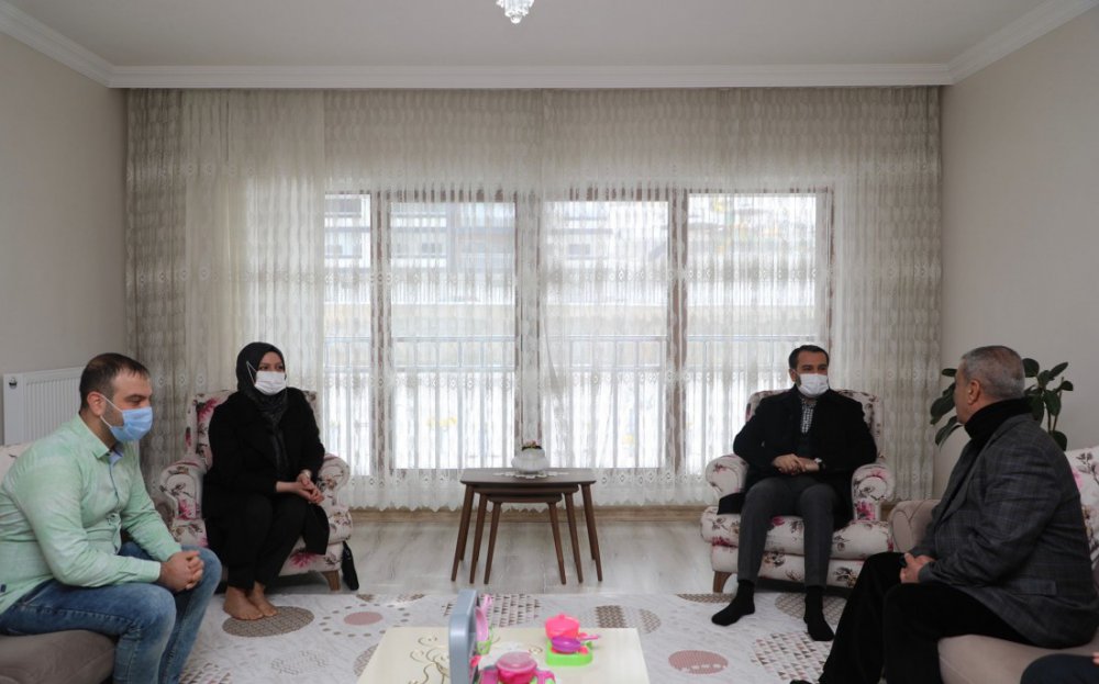 Belediye Başkanı Şerifoğulları, depremde yakınlarını kaybeden ailelerle bir araya geldi