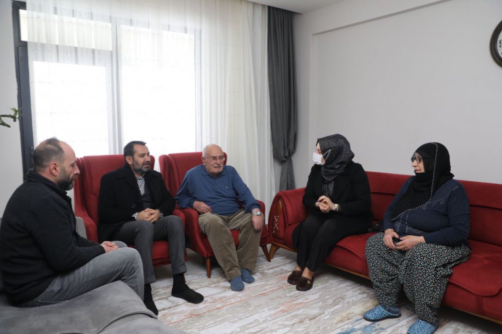 Belediye Başkanı Şerifoğulları, depremde yakınlarını kaybeden ailelerle bir araya geldi