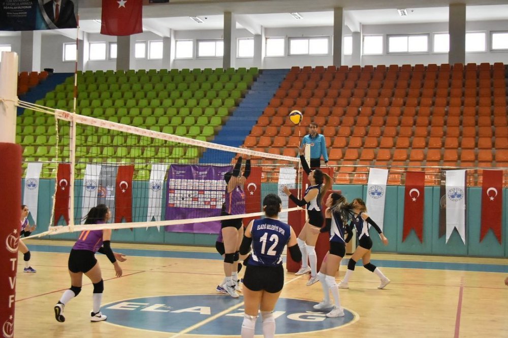 Elazığ Belediyesi Voleybol: 3 - Lice Gençlikspor: 0