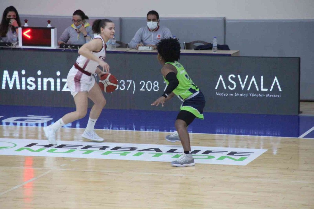 Elazığ İl Özel İdare: 62 - Nesibe Aydın: 79