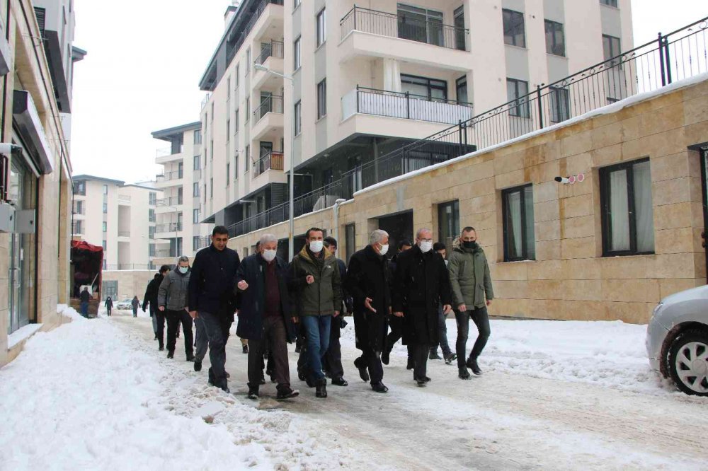 Evine kavuşan depremzede: “Konutlar, gerçekten muazzam. Devletimize ne kadar teşekkür etsek azdır”