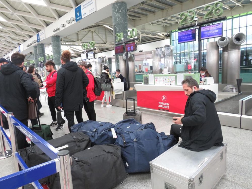 HD Elazığ Karakoçan takımı hava şartları nedeniyle dönemedi