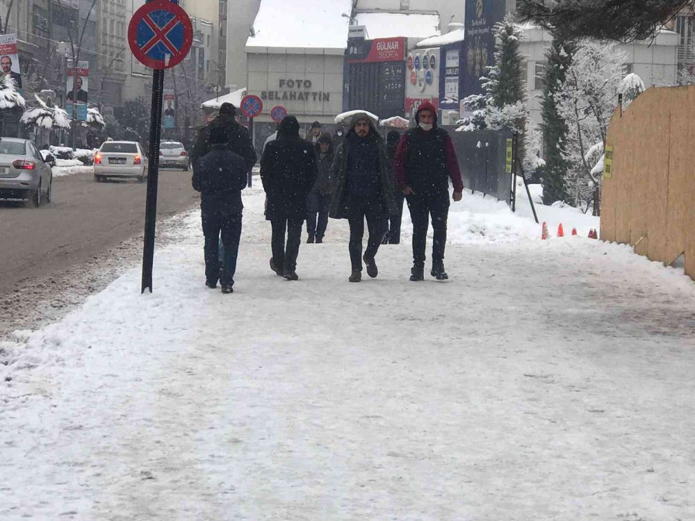 Kar yağışı etkisini sürdürüyor