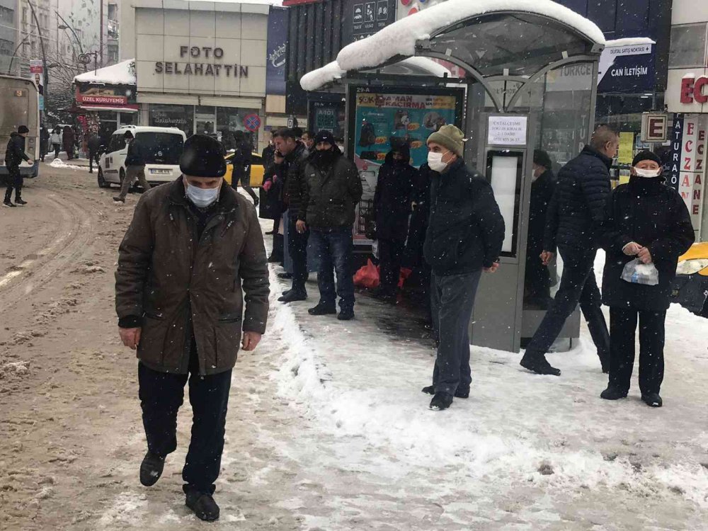 Kar yağışı etkisini sürdürüyor