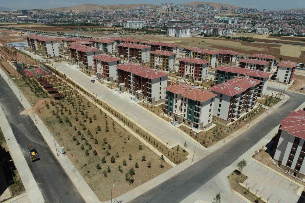 Yeni evlerine kavuşan depremzedeler: “Evler 5 yıldızlı otel gibi”