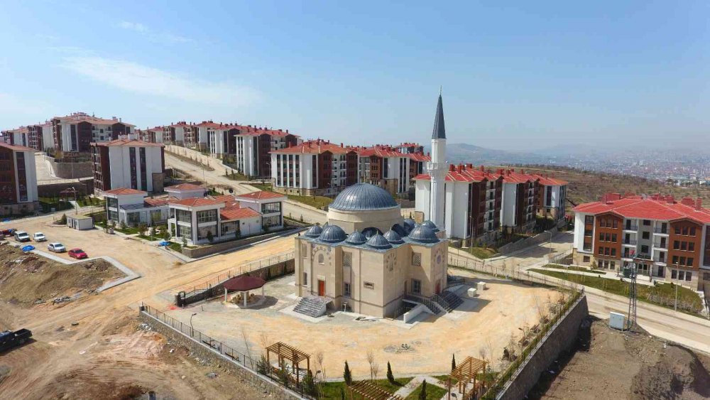 Yeni evlerine kavuşan depremzedeler: “Evler 5 yıldızlı otel gibi”