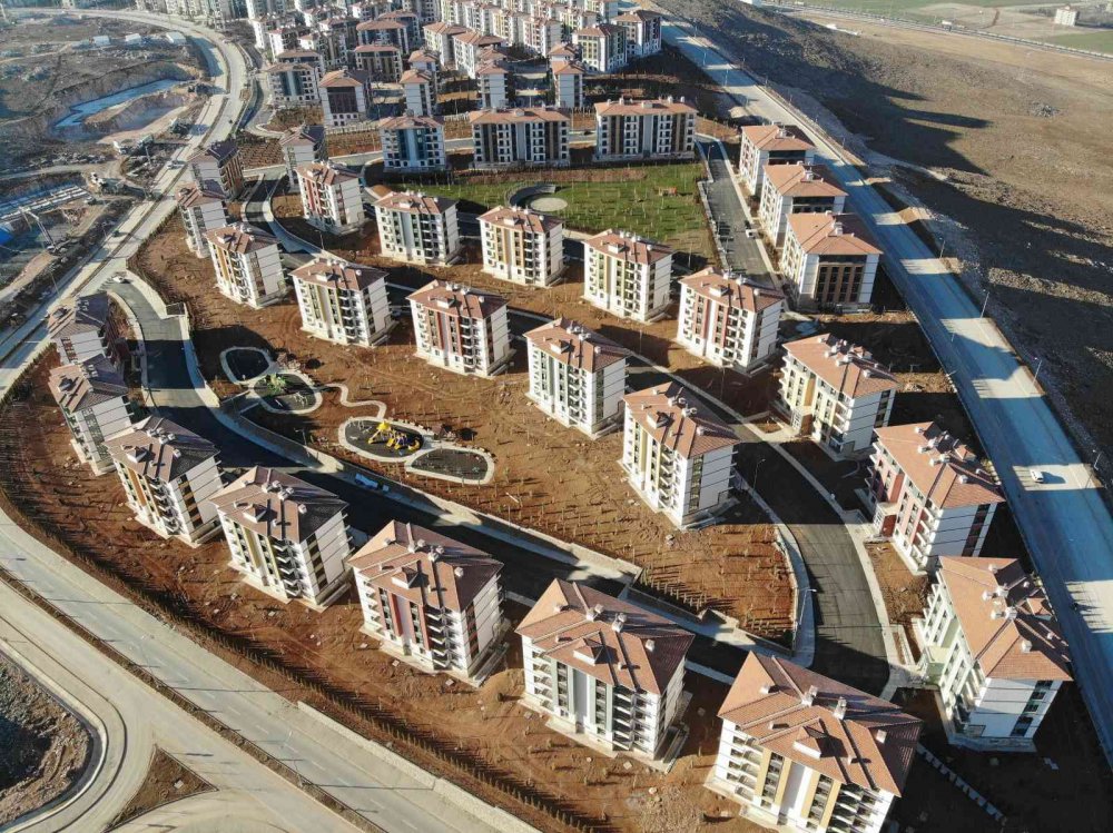 Yeni evlerine kavuşan depremzedeler: “Evler 5 yıldızlı otel gibi”