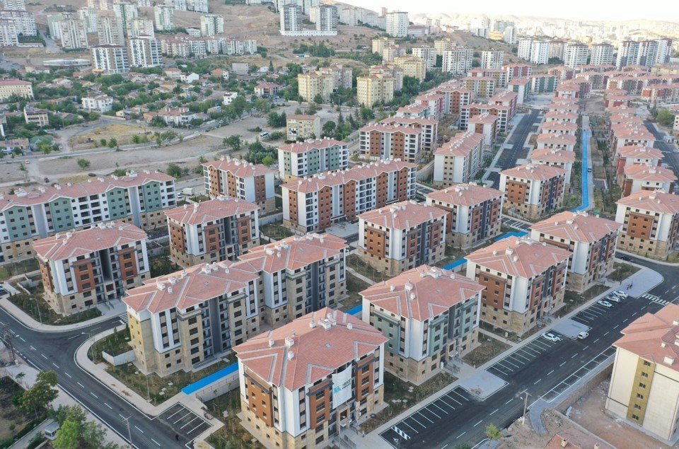 Yeni evlerine kavuşan depremzedeler: “Evler 5 yıldızlı otel gibi”