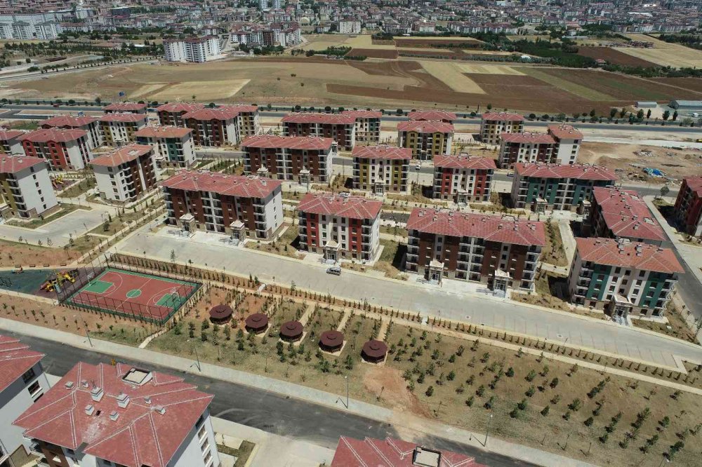 Yeni evlerine kavuşan depremzedeler: “Evler 5 yıldızlı otel gibi”