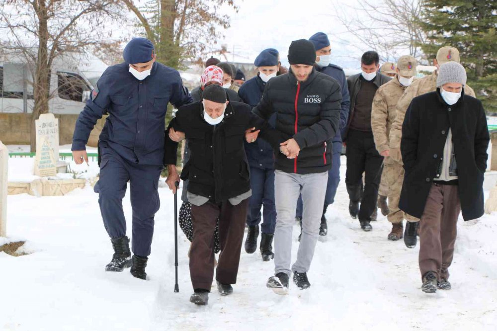 Jandarmayla yaşadığı ’bayram harçlığı’ diyaloğuyla gönüllere taht kurmuştu, acı haberi geldi