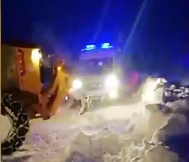 Yollar kapandı, ekipler hastalanan 85 yaşındaki vatandaş için seferber oldu