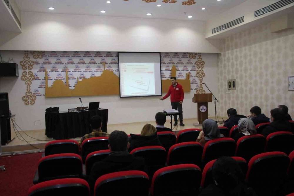 Belediye çalışanlarına ilk yardım eğitimi verildi