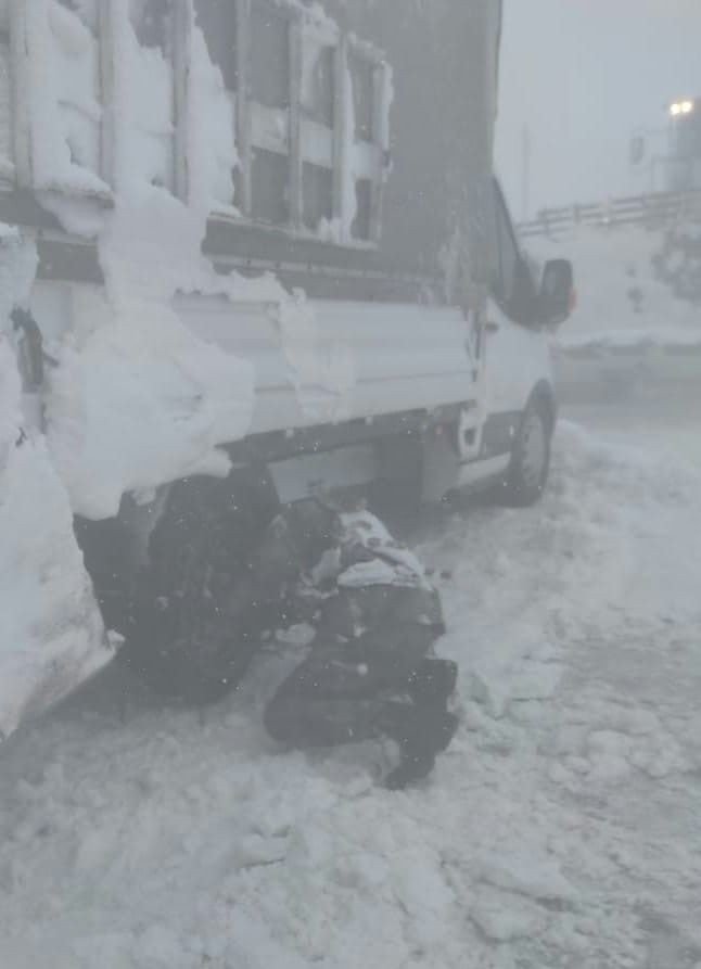 Jandarma, mahsur kalan 31 vatandaşı kurtardı