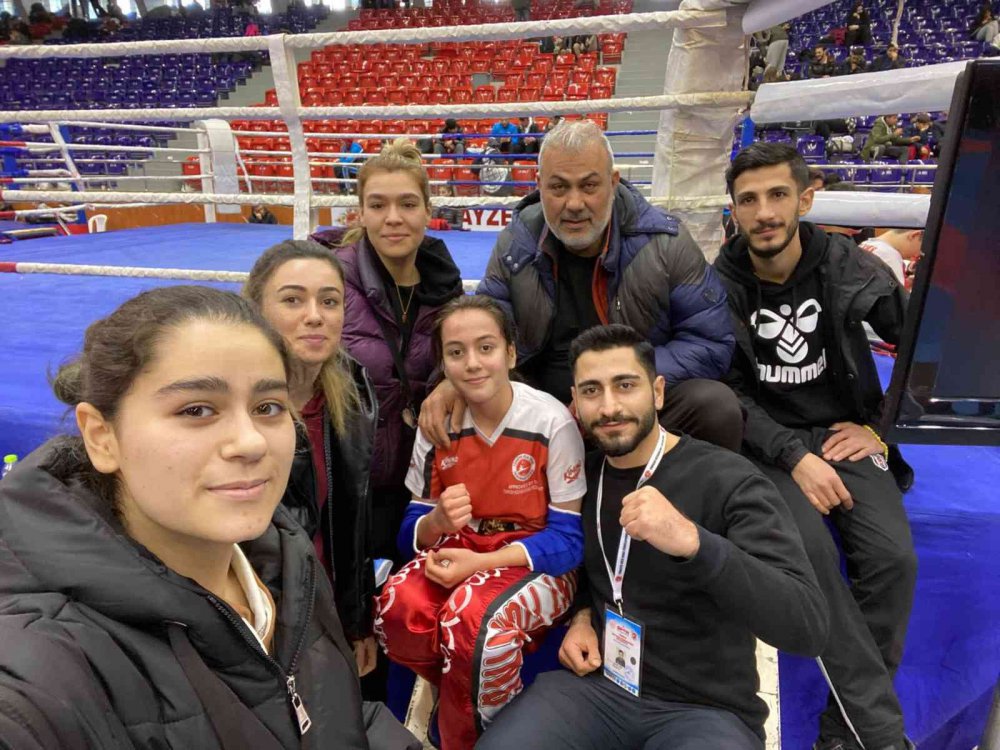 Kick boksçularımız Ordu’dan 10 madalya ile dönüyor