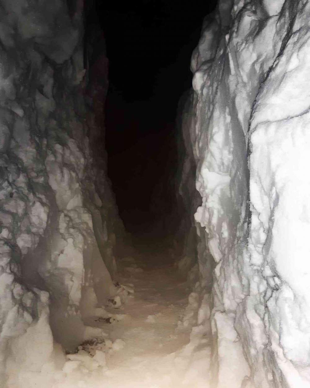 Komşularına gitmek için tünel açtılar