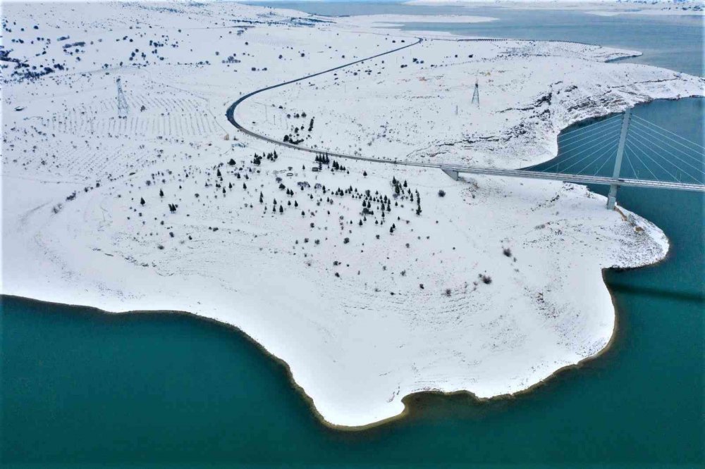 Türkiye’nin en yaşlı ilçesi Ağın’da kar manzarası