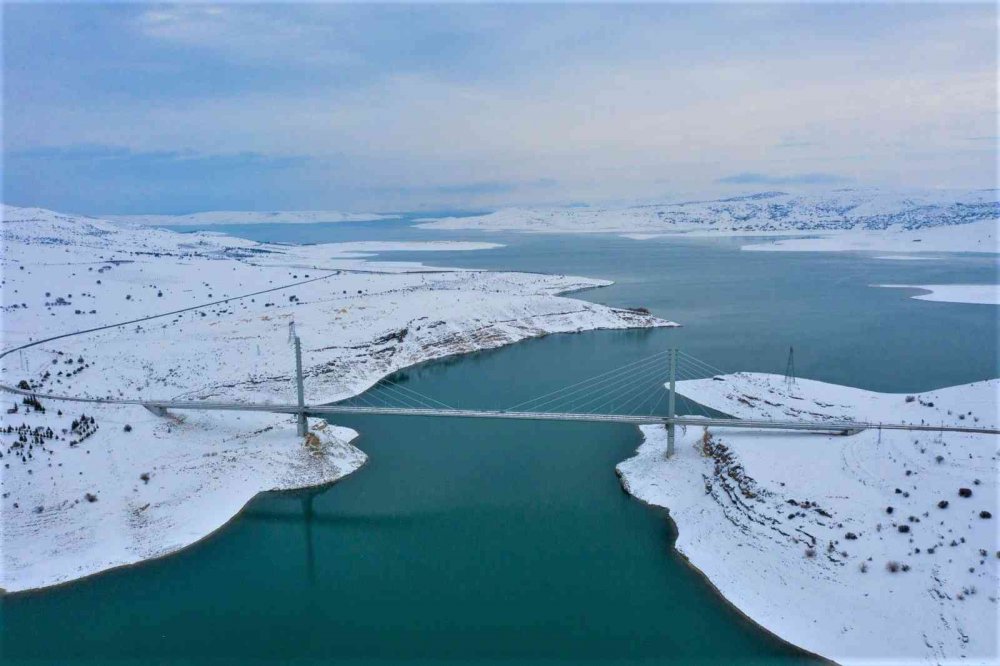 Türkiye’nin en yaşlı ilçesi Ağın’da kar manzarası