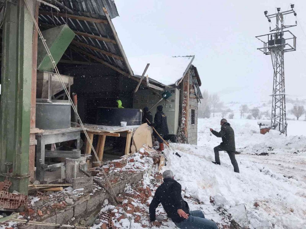 Un değirmeni çöktü