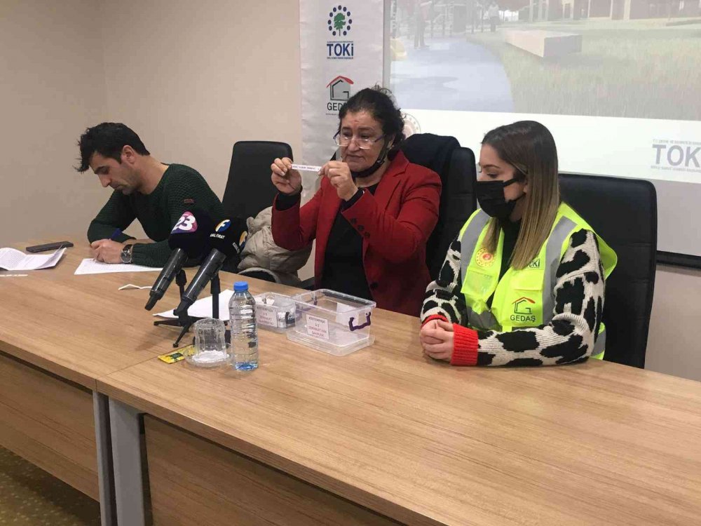 Elazığ’da 46 depremzede daha evine kavuştu