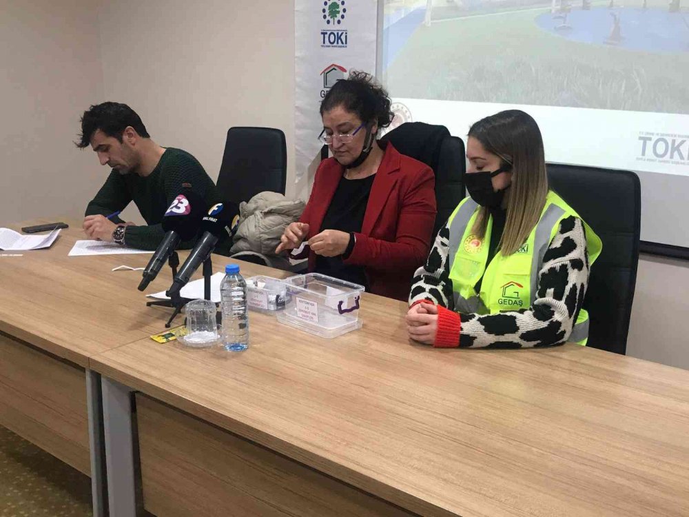 Elazığ’da 46 depremzede daha evine kavuştu