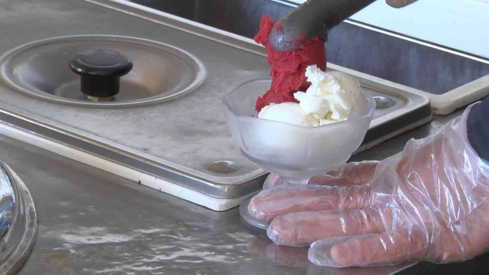 Patentli lezzet vişne dondurmasına kışın yoğun ilgi